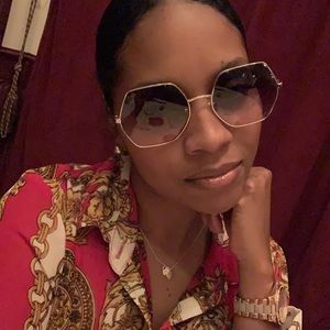 Meet your Posher, Fallon